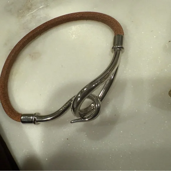 Preloved excellent condition Hermes hook  Bracelet like new authentic - Picture 9 of 10